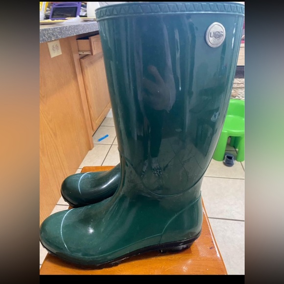 UGG rain boot - Picture 1 of 3